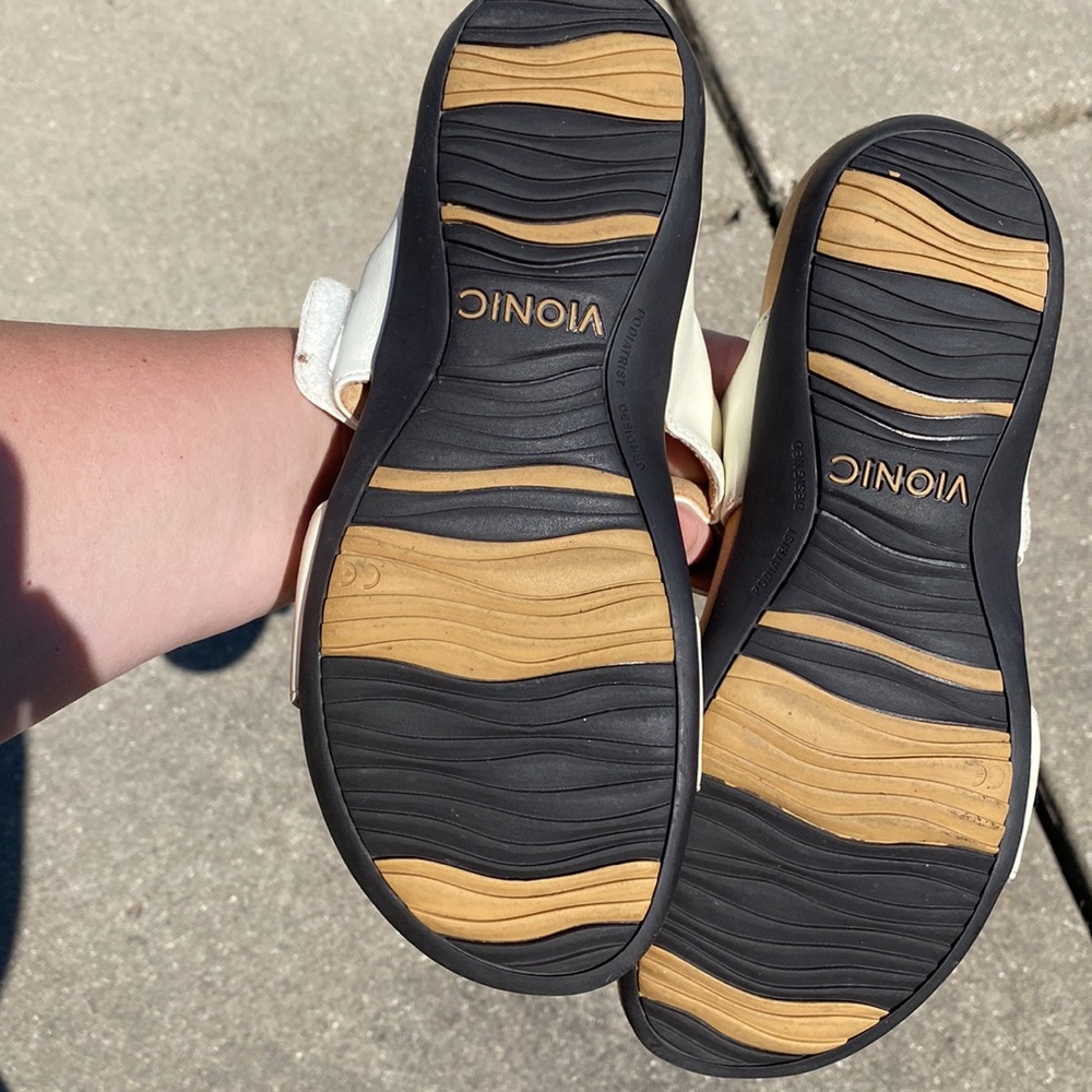 Vionic. Camila 2 Strap Adjustable White Sandal Sz8 - image 2